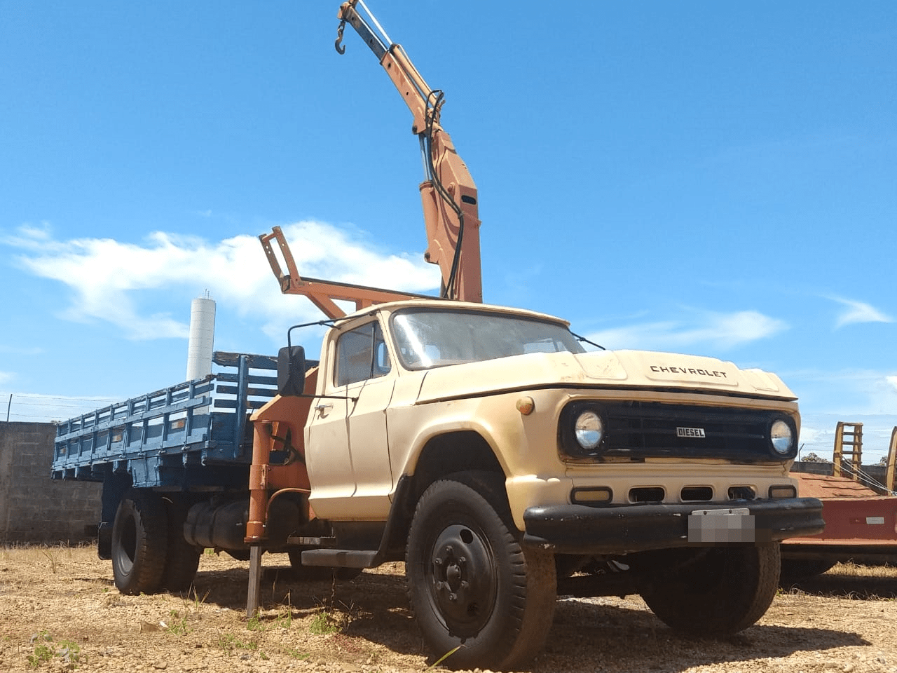 CAMINHÃO CHEVROLET, MODELO D 60, GUINDASTE ARTICULADO MOTOCANA GM 3005.