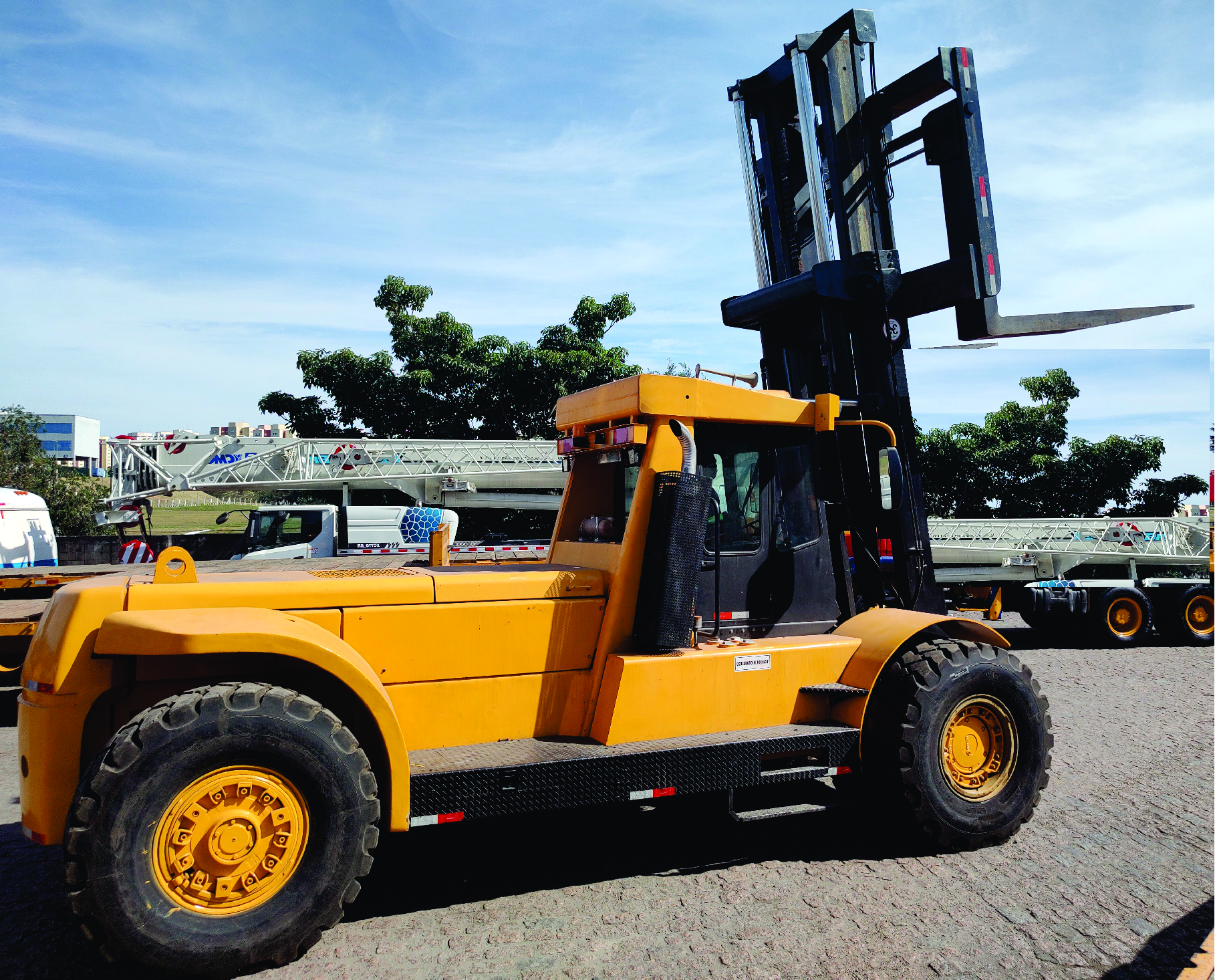 EMPILHADEIRA HYSTER - CAP. 35 TON - MODELO H660